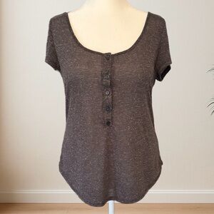👕 CHARLOTTE RUSSE Gray Button-Front Henley Tee – Women’s L